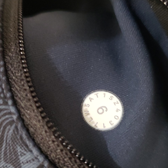 Lululemon Speed Up Tight(Full On Luxtreme 28") - Picture 5 of 5